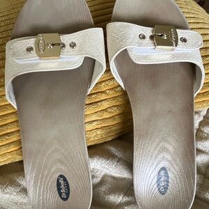 Dr. Scholl's Cream Textured Slide Sandals